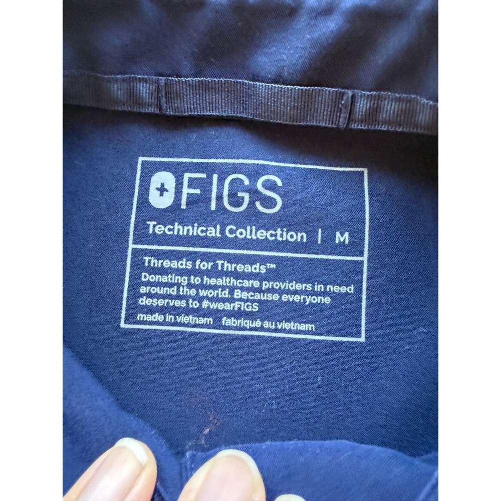 FIGS Women's Montex Relaxed Scrub Top Technical Collection Navy Medium - Picture 6 of 10